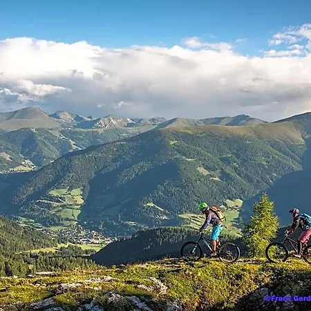 Aparthotel Christina 3*